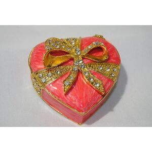 Taylor Avedon Pink Heart Box with Bow